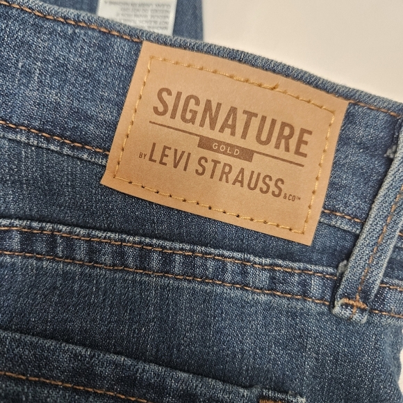 Levu Strauss Gold Dark Wash Mid Rise Straight Jeans! - Picture 2 of 9